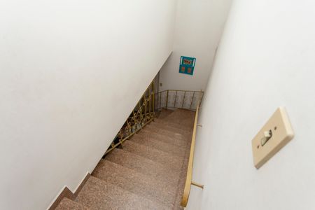 Casa à venda com 179m², 3 quartos e 2 vagasEscada