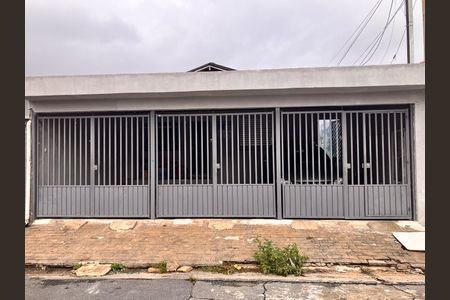 Casa para alugar com 70m², 2 quartos e 1 vagaFachada