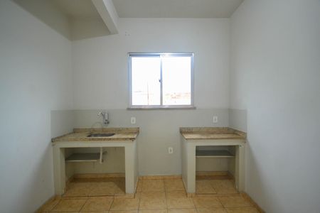 Cozinha de kitnet/studio para alugar com 1 quarto, 40m² em Vila Bandeirantes, Nova Iguaçu
