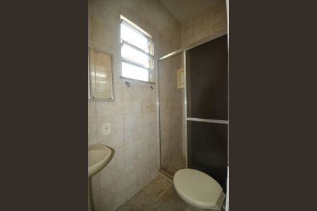 Banheiro de kitnet/studio para alugar com 1 quarto, 40m² em Vila Bandeirantes, Nova Iguaçu