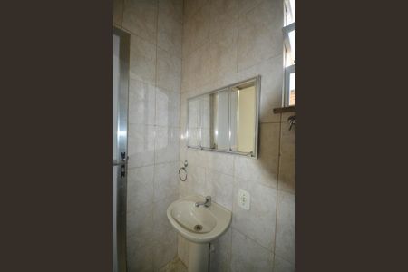 Banheiro de kitnet/studio para alugar com 1 quarto, 40m² em Vila Bandeirantes, Nova Iguaçu