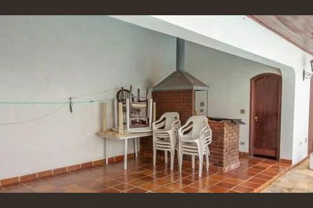 Casa à venda com 4 quartos, 438m² em Jardim Leonor, São Paulo