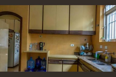 Casa à venda com 4 quartos, 438m² em Jardim Leonor, São Paulo