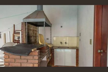 Casa à venda com 4 quartos, 438m² em Jardim Leonor, São Paulo