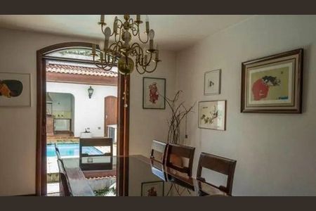 Casa à venda com 4 quartos, 438m² em Jardim Leonor, São Paulo