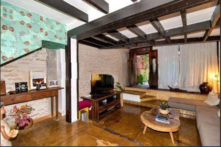 Casa à venda com 3 quartos, 200m² em Vila Clementino, São Paulo