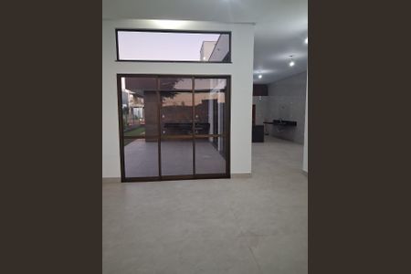 Casa de condomínio à venda com 247m², 4 quartos e 4 vagas