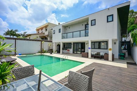 Casa à venda com 400m², 3 quartos e 4 vagasFachada Posterior