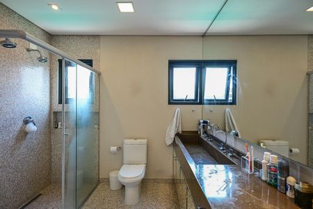 Casa à venda com 400m², 3 quartos e 4 vagasBanheiro da Suíte 1