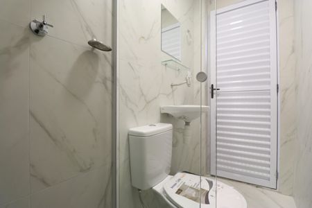 Banheiro de kitnet/studio para alugar com 1 quarto, 20m² em Barra Funda, São Paulo