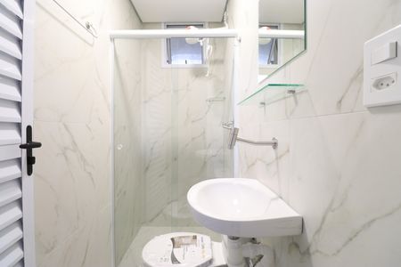 Banheiro de kitnet/studio para alugar com 1 quarto, 20m² em Barra Funda, São Paulo