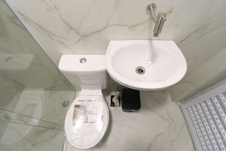 Banheiro de kitnet/studio para alugar com 1 quarto, 20m² em Barra Funda, São Paulo