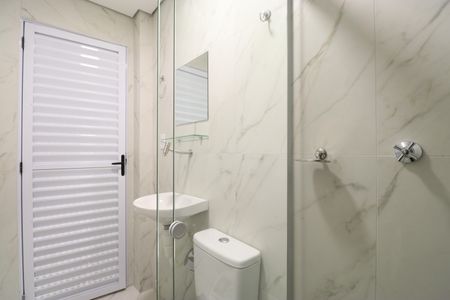 Banheiro de kitnet/studio para alugar com 1 quarto, 20m² em Barra Funda, São Paulo