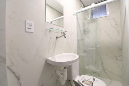 Banheiro de kitnet/studio para alugar com 1 quarto, 20m² em Barra Funda, São Paulo
