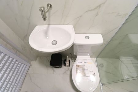 Banheiro de kitnet/studio para alugar com 1 quarto, 18m² em Barra Funda, São Paulo