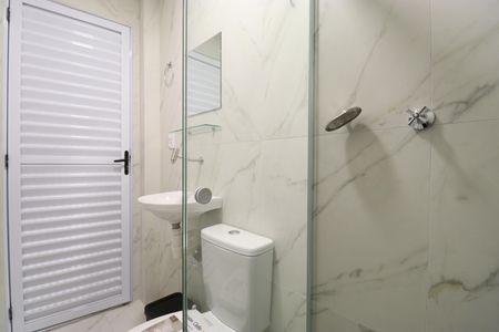 Banheiro de kitnet/studio para alugar com 1 quarto, 18m² em Barra Funda, São Paulo