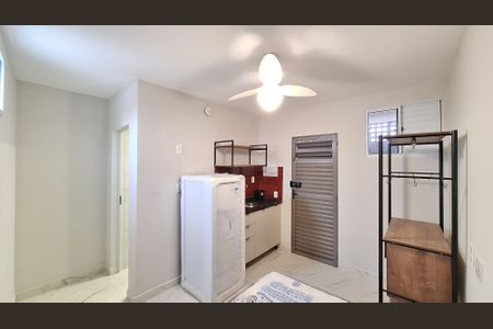 Sala/Quarto/Cozinha de kitnet/studio para alugar com 1 quarto, 18m² em Barra Funda, São Paulo