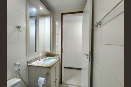 Apartamento para alugar com 100m², 3 quartos e 1 vaga Apartamento para alugar com 100m², 3 quartos e 1 vagaBanheiro Corredor