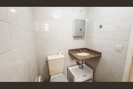 Apartamento à venda com 70m², 3 quartos e 2 vagas Apartamento à venda com 70m², 3 quartos e 2 vagasBanheiro da Suíte