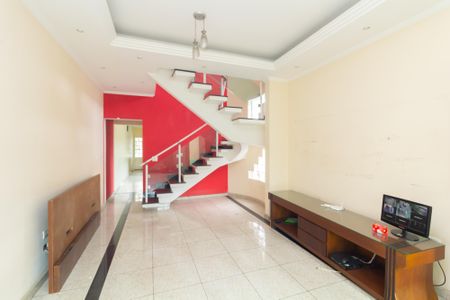 Sala de casa à venda com 3 quartos, 368m² em Vila Chuca, São Paulo