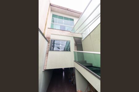 Casa à venda com 368m², 3 quartos e 4 vagas Casa à venda com 368m², 3 quartos e 4 vagasfachada