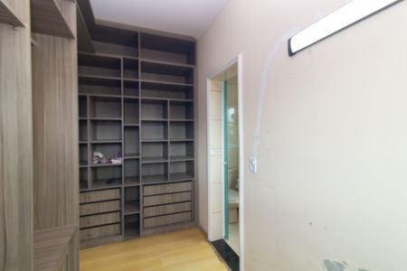 Casa à venda com 368m², 3 quartos e 4 vagas Casa à venda com 368m², 3 quartos e 4 vagasCloset