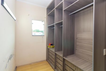 Casa à venda com 368m², 3 quartos e 4 vagas Casa à venda com 368m², 3 quartos e 4 vagasCloset