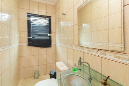 Casa à venda com 368m², 3 quartos e 4 vagas Casa à venda com 368m², 3 quartos e 4 vagasBanheiro