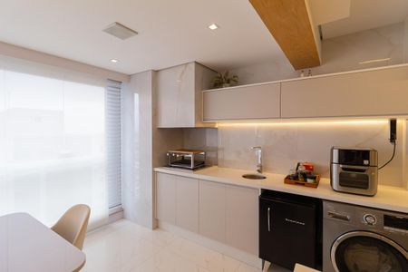 Apartamento à venda com 92m², 2 quartos e 2 vagasCozinha e área de serviço