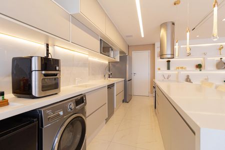 Apartamento à venda com 92m², 2 quartos e 2 vagasCozinha e área de serviço