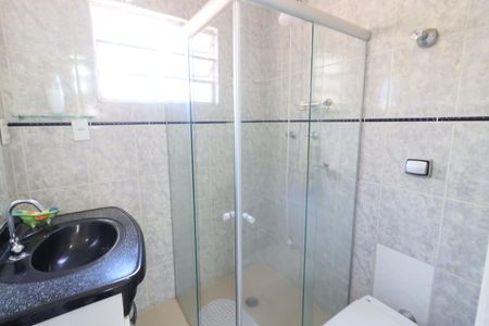 Casa à venda com 180m², 2 quartos e 5 vagasBanheiro da Suíte 2