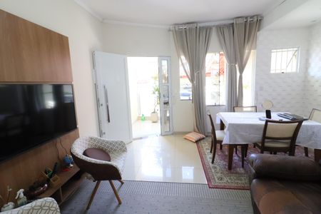 Sala de casa à venda com 2 quartos, 180m² em Jardim das Flores, Osasco