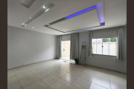 Casa de condomínio para alugar com 230m², 3 quartos e 2 vagas