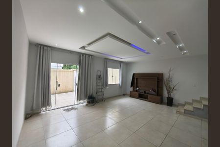 Casa de Condomínio para alugar com 3 quartos, 230m² em Taquara, Rio de Janeiro