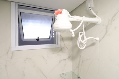 Banheiro de kitnet/studio para alugar com 1 quarto, 16m² em Barra Funda, São Paulo