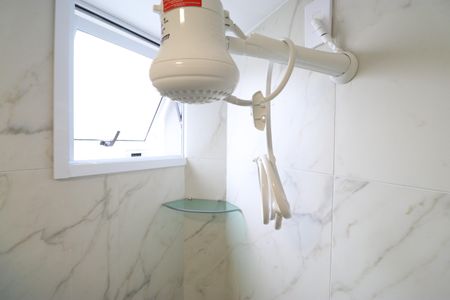 Banheiro de kitnet/studio para alugar com 1 quarto, 30m² em Barra Funda, São Paulo