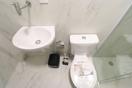 Banheiro de kitnet/studio para alugar com 1 quarto, 16m² em Barra Funda, São Paulo