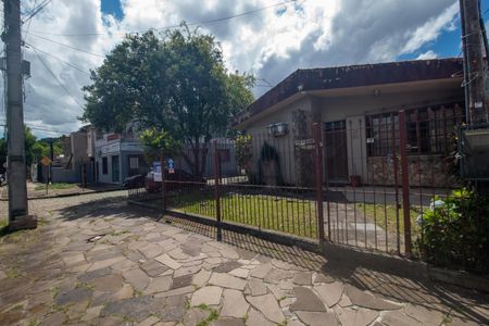 Fachada de casa à venda com 3 quartos, 300m² em Cavalhada, Porto Alegre