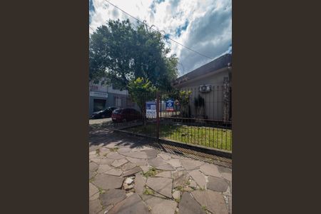 Fachada de casa à venda com 3 quartos, 300m² em Cavalhada, Porto Alegre