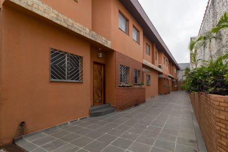 Casa de condomínio para alugar com 64m², 2 quartos e 2 vagas Casa de condomínio para alugar com 64m², 2 quartos e 2 vagasCorredor de acesso