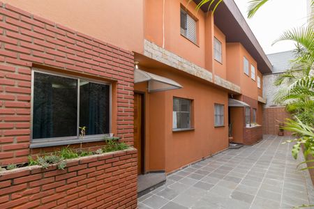 Casa de condomínio para alugar com 64m², 2 quartos e 2 vagas Casa de condomínio para alugar com 64m², 2 quartos e 2 vagasFachada interna