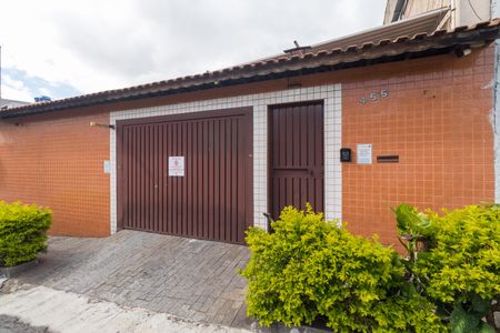 Casa de condomínio para alugar com 64m², 2 quartos e 2 vagas Casa de condomínio para alugar com 64m², 2 quartos e 2 vagasFachada