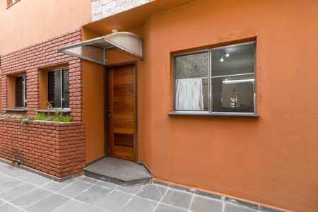 Casa de condomínio para alugar com 64m², 2 quartos e 2 vagas Casa de condomínio para alugar com 64m², 2 quartos e 2 vagasFachada interna