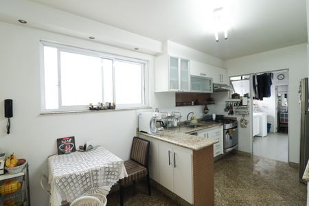 Apartamento à venda com 170m², 3 quartos e 2 vagasCozinha