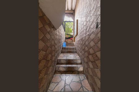 Casa à venda com 960m², 8 quartos e 2 vagas Casa à venda com 960m², 8 quartos e 2 vagasEscada