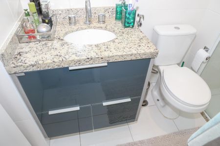 Apartamento à venda com 83m², 2 quartos e 2 vagasBanheiro da Suíte