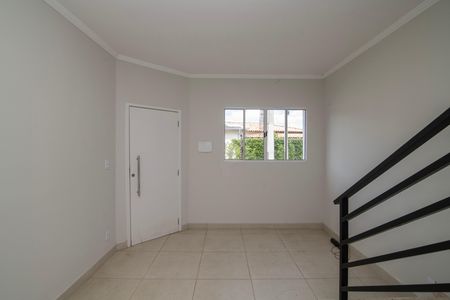 Sala de casa de condomínio para alugar com 3 quartos, 137m² em Jardim Sumarezinho, Hortolândia