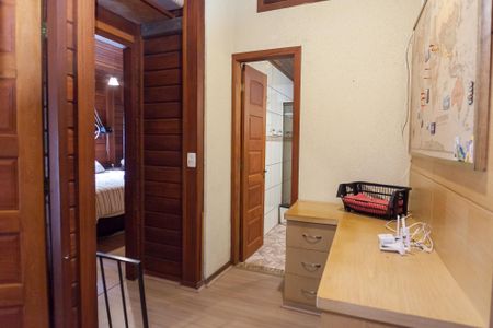 Casa de condomínio à venda com 265m², 3 quartos e 4 vagas Casa de condomínio à venda com 265m², 3 quartos e 4 vagasEscritório