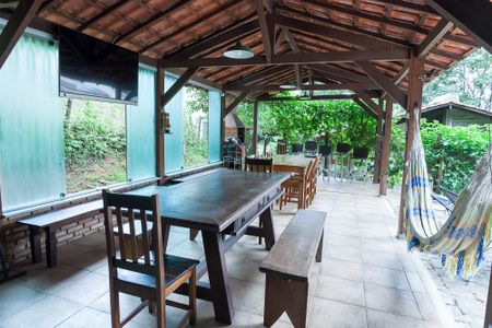 Casa de condomínio à venda com 265m², 3 quartos e 4 vagas Casa de condomínio à venda com 265m², 3 quartos e 4 vagasPiscina