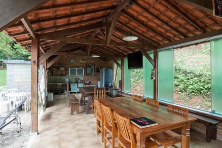 Casa de condomínio à venda com 265m², 3 quartos e 4 vagasChurrasqueira